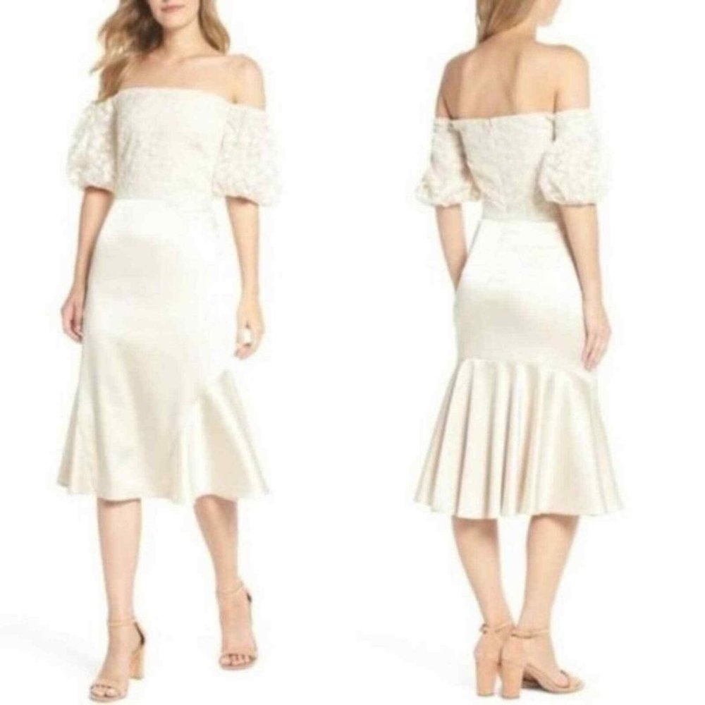Gal Meets Glam Adele Off Shoulder Dress *flaw* Size 6 Cream Lace Satin